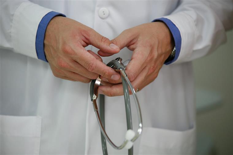 Federação Nacional dos Médicos emite pré-aviso de greve para 18 novembro