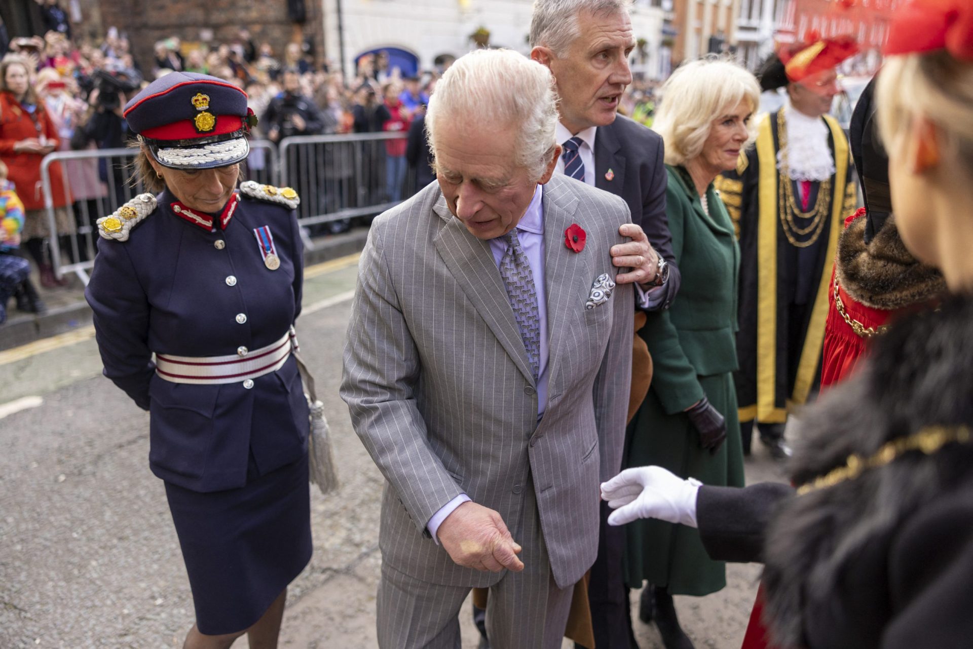 Inglaterra. Homem detido depois de atirar ovos ao rei Carlos III