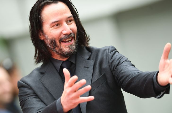 Amigo revela que Keanu Reeves fica “envergonhado” com a sua fortuna e prefere doar dinheiro