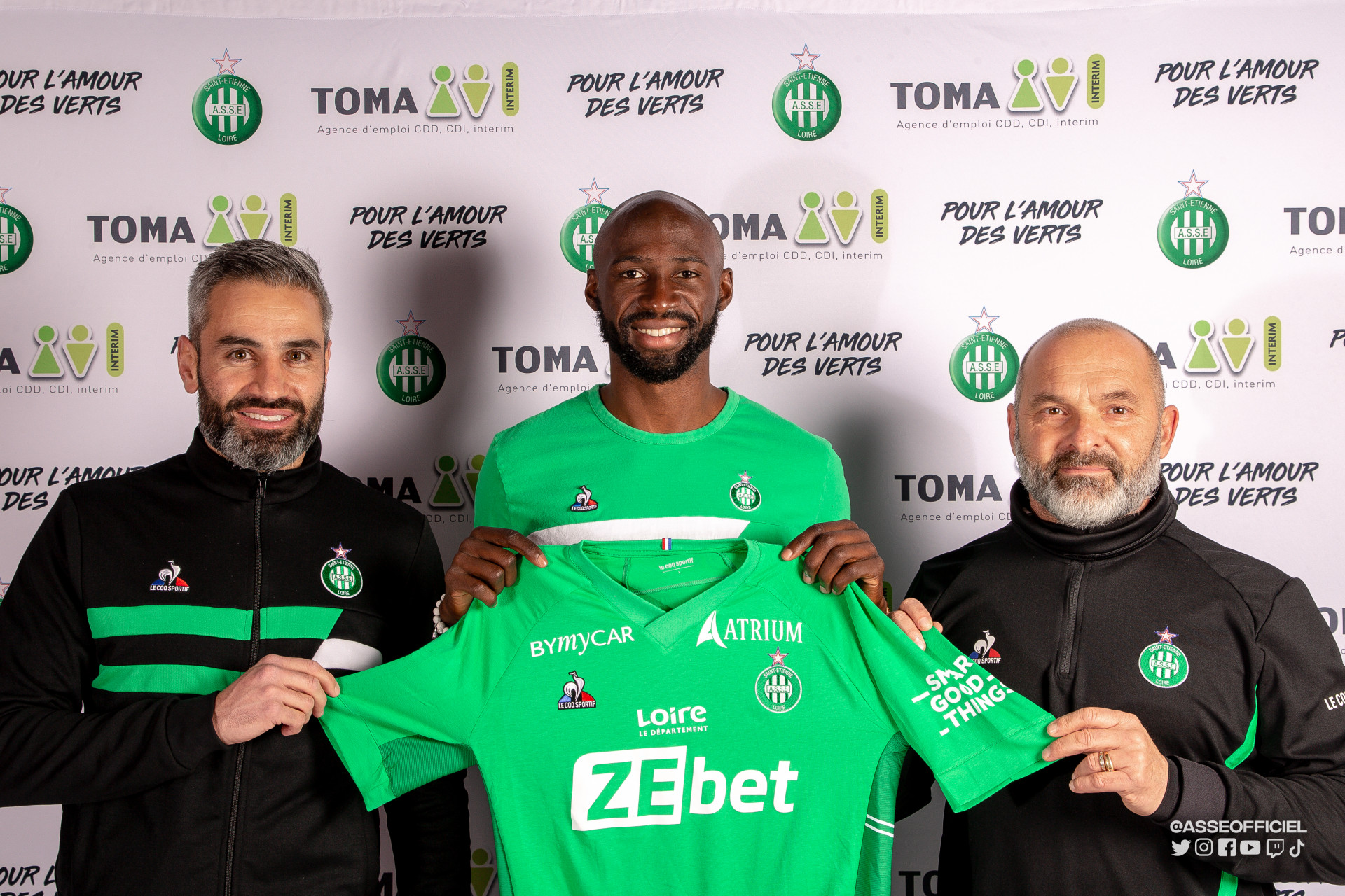 Mangala, ex FC Porto, oficializado no Saint-Etienne