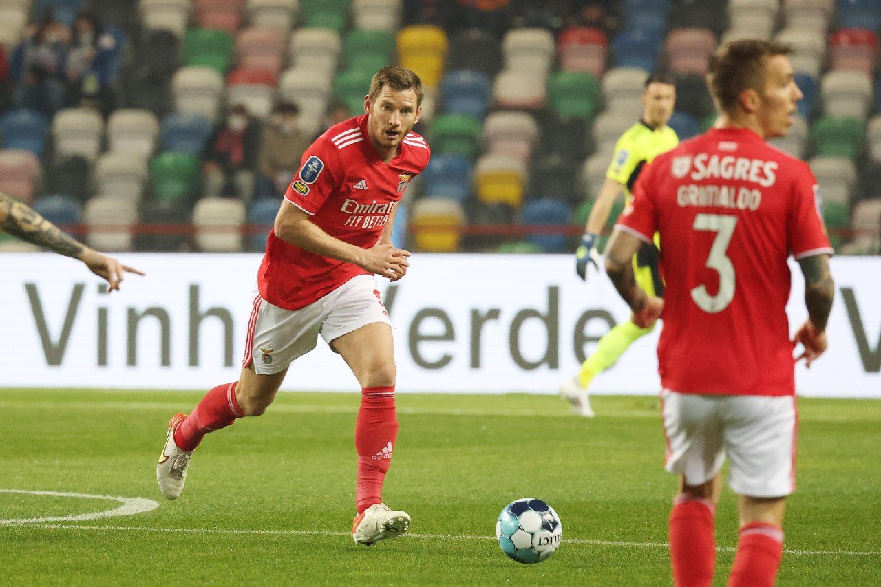 Benfica vence nas grandes penalidades e está na final da Taça da Liga (3-2)