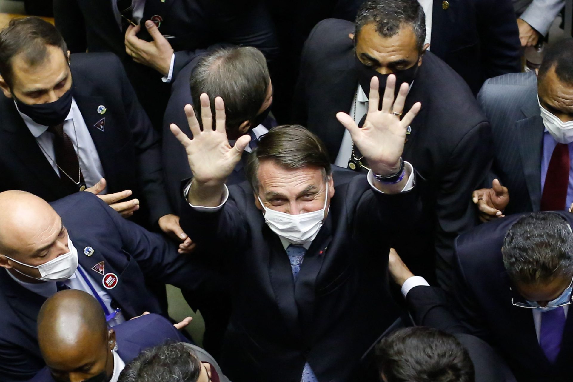 Bolsonaro internado num hospital em São Paulo por suspeita de obstrução intestinal