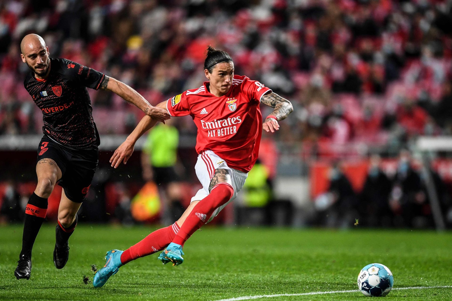 Benfica regressa às vitórias no Estádio da Luz com Darwin a brilhar para os adeptos