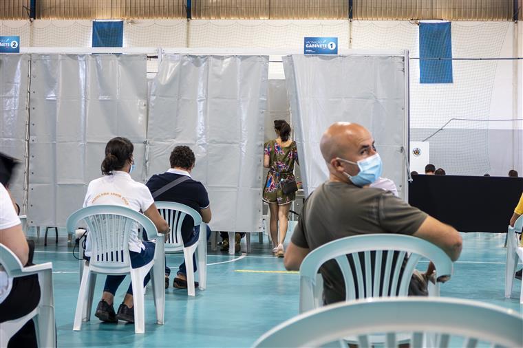 Mais de 23.500 pessoas vacinadas com a dose de reforço contra a covid-19 nas últimas 24 horas