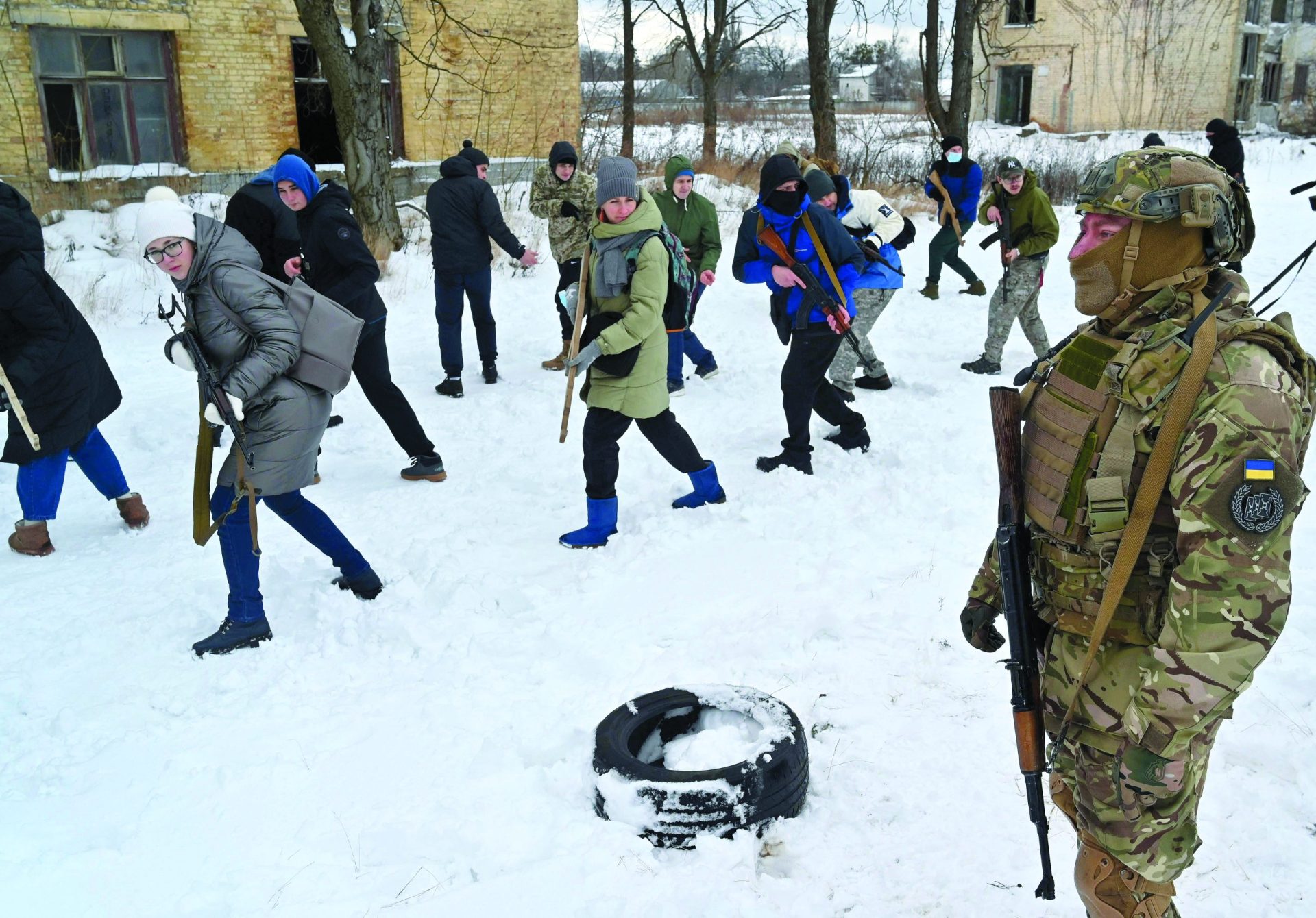 Ucrânia. País pede mais armas aos Aliados e Rússia retira diplomatas de Kiev