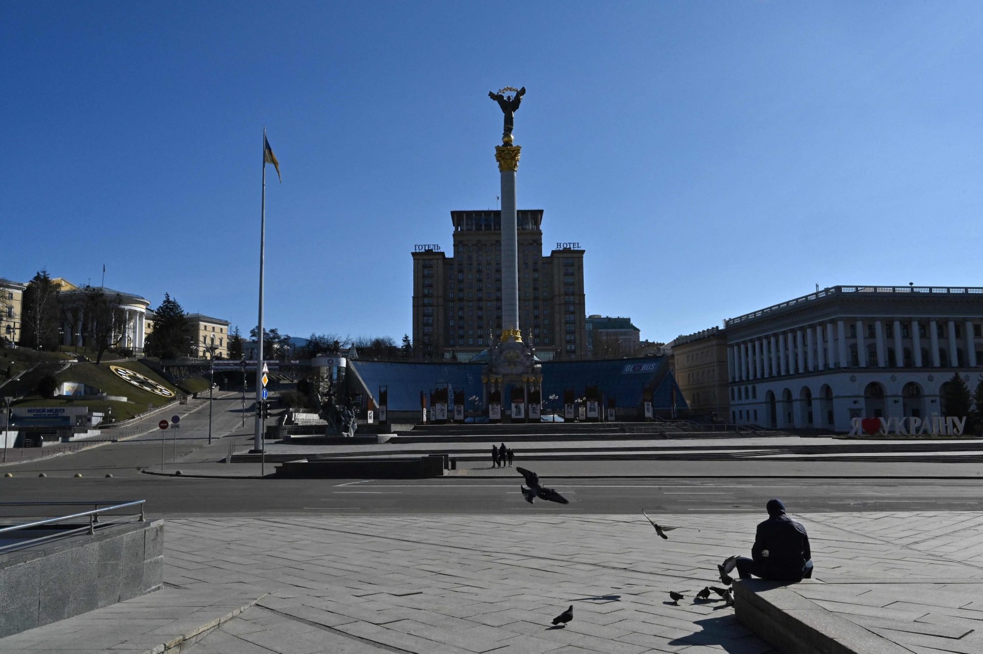 Zelensky suspende exigência de visto na entrada de estrangeiros que queiram juntar-se às tropas ucranianas