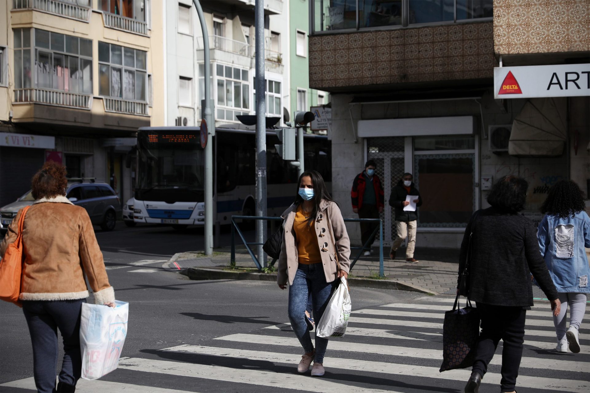 Covid-19: Hospitais com menos pessoas internadas nas últimas 24 horas. LVT regista mais casos e Norte mais mortes