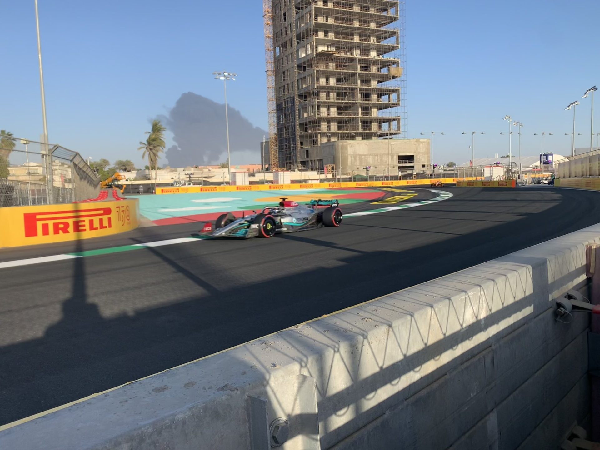 Explosão na petrolífera Aramco ocorre perto do circuito de Jeddah. Estava a decorrer a 1.ª sessão de treinos livres da F1