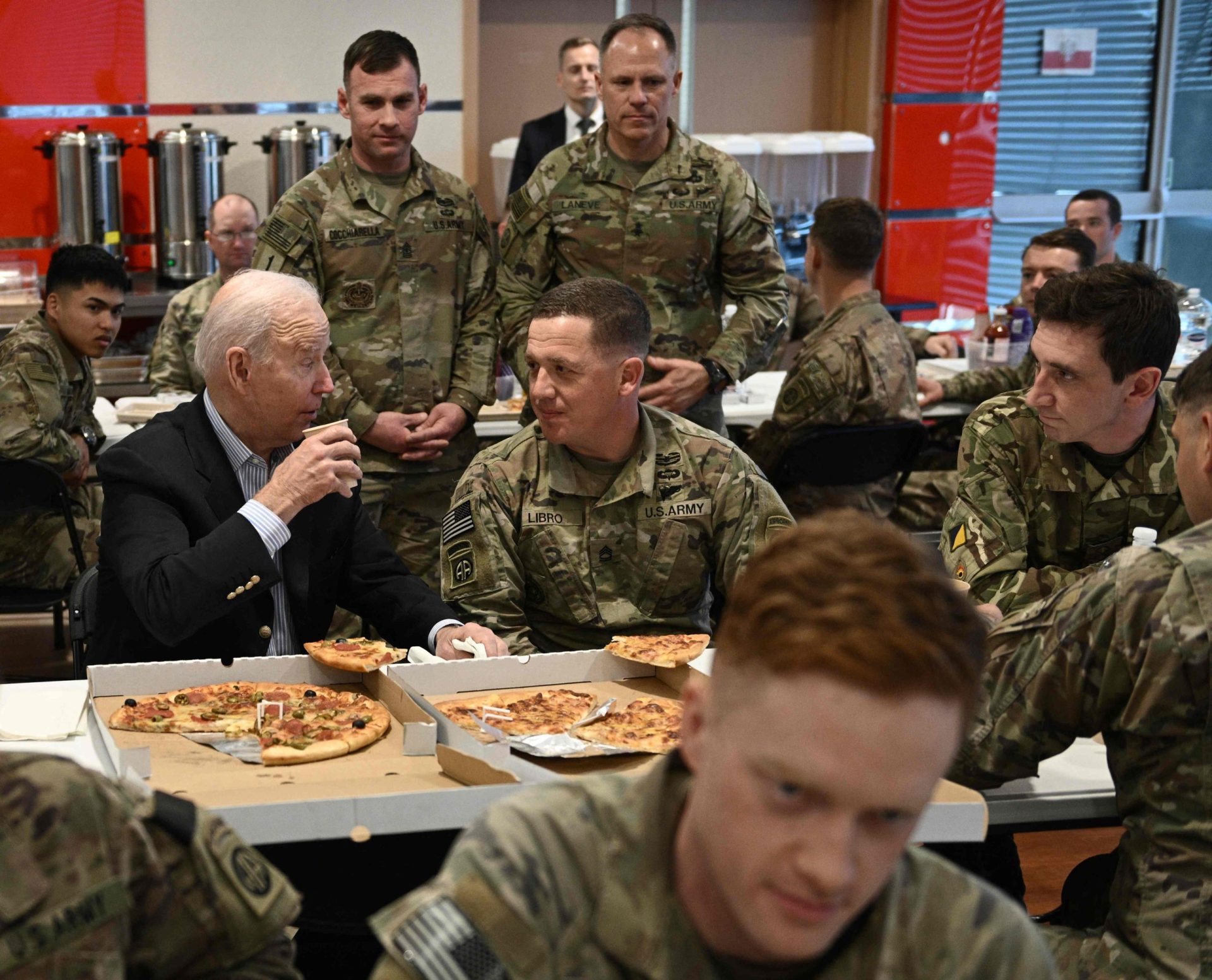 Biden elogia povo ucraniano. “Tem uma grande espinha dorsal e muito estômago”