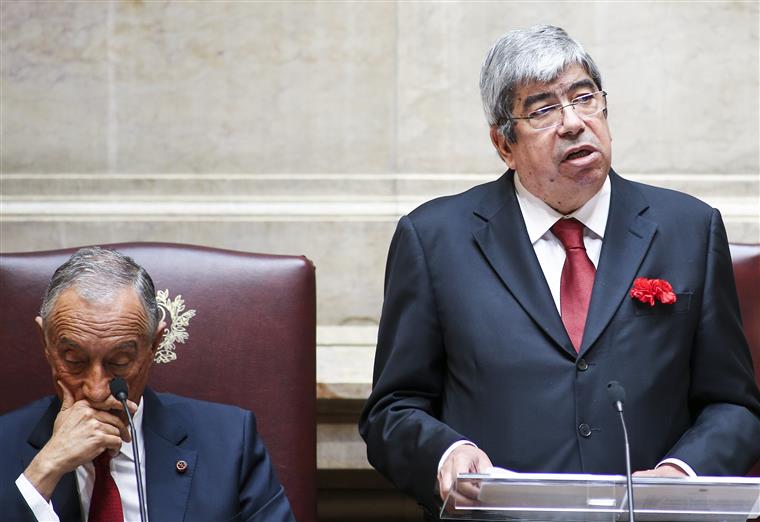 Presidente da AR transmite apoio de Portugal ao presidente do parlamento ucraniano