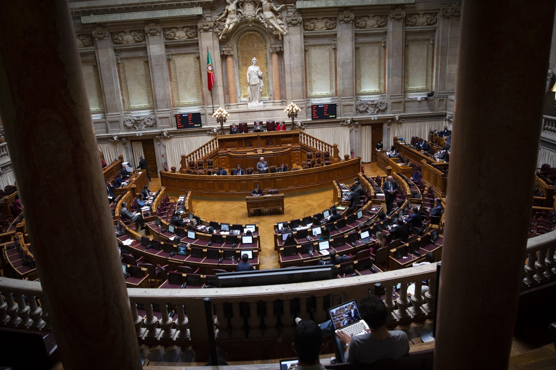 Parlamento. PCP perde lugar na fila da frente