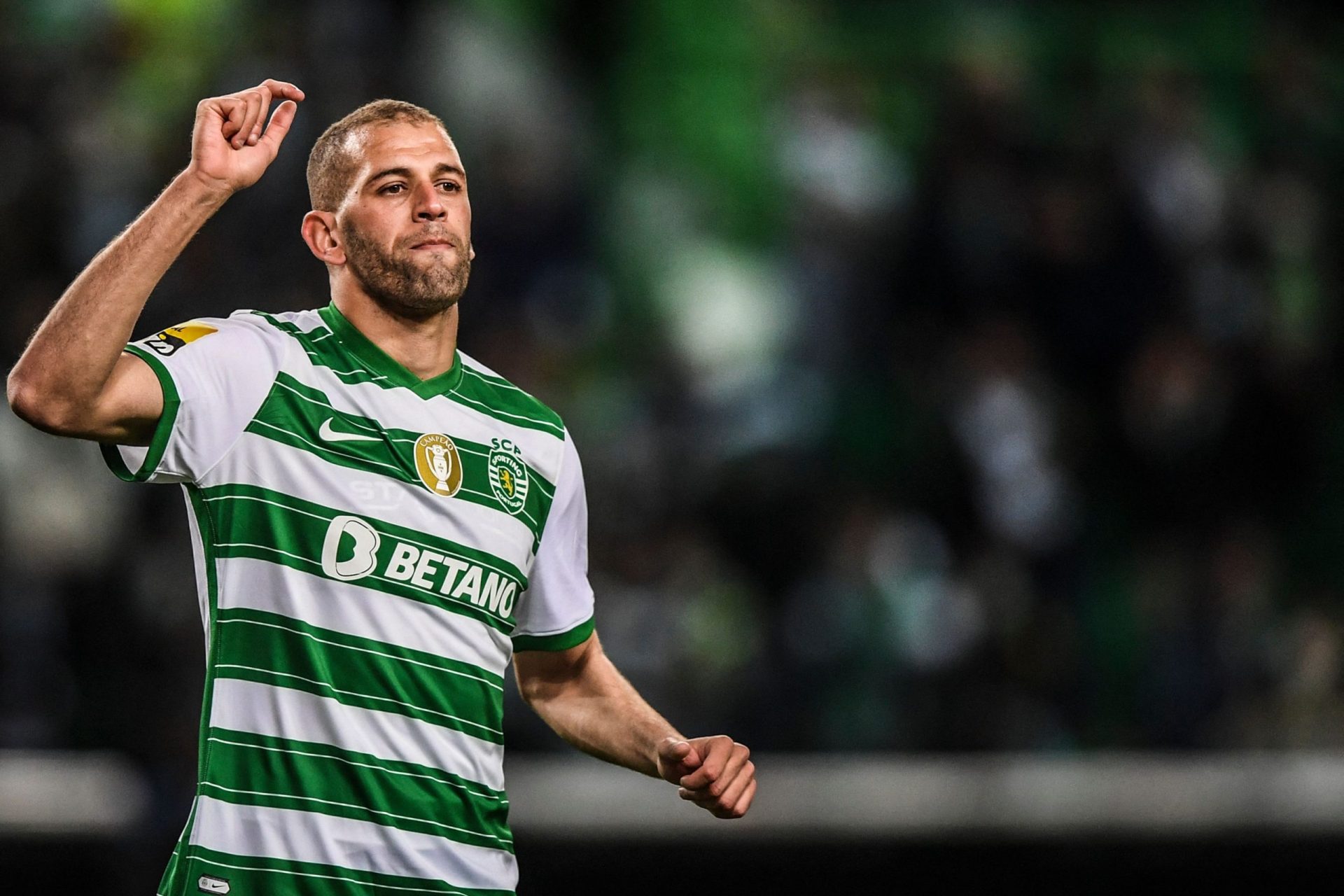 Sporting vence Arouca com dois golos de Slimani