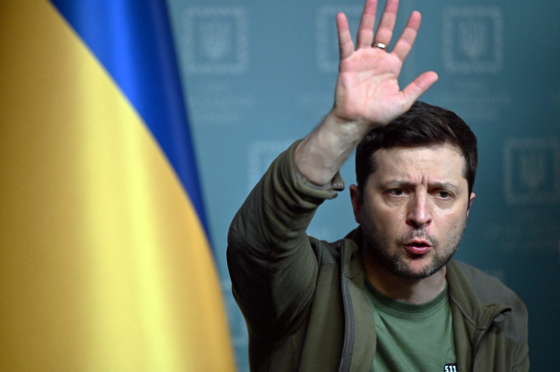 Zelensky recusa “ultimatos” e pede para Putin sair da sua “bolha” e começar a “dialogar”