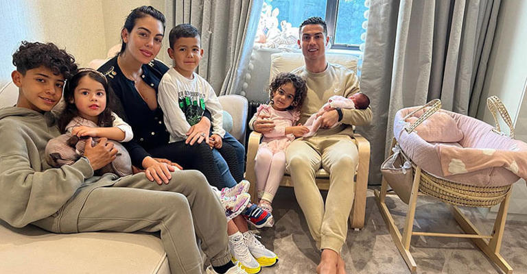 A verdade escondida por trás da nova fotografia de família de Cristiano Ronaldo