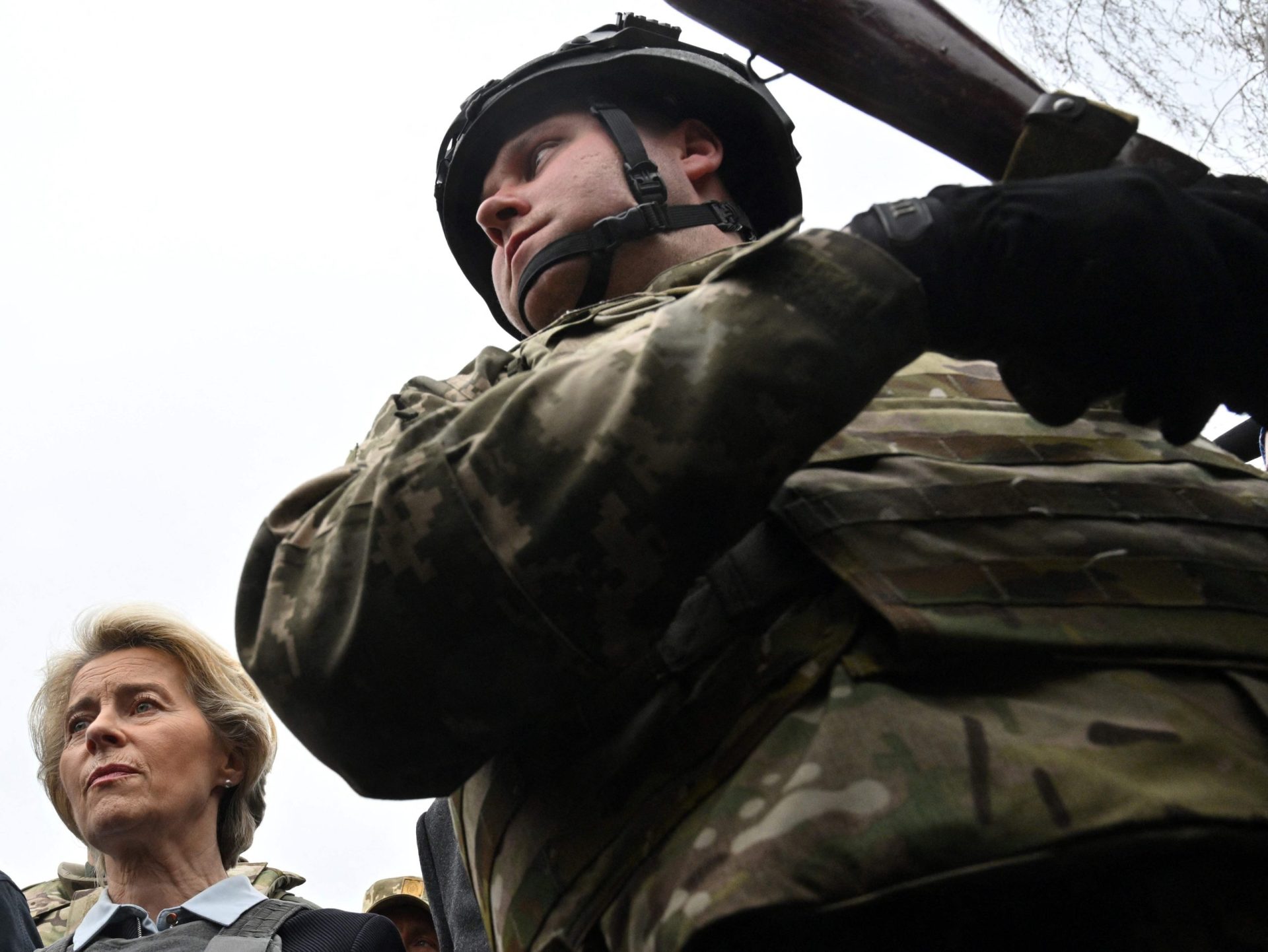 Von der Leyen visita Bucha e não esconde o choque