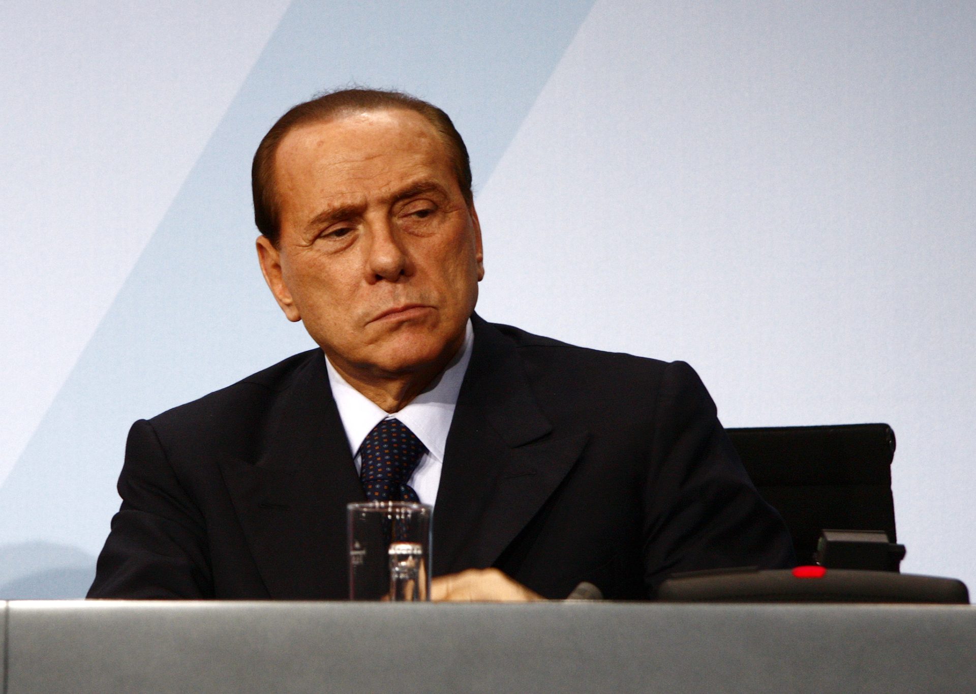 Itália. Silvio Berlusconi acusado de ter “escravas sexuais” nas suas festas