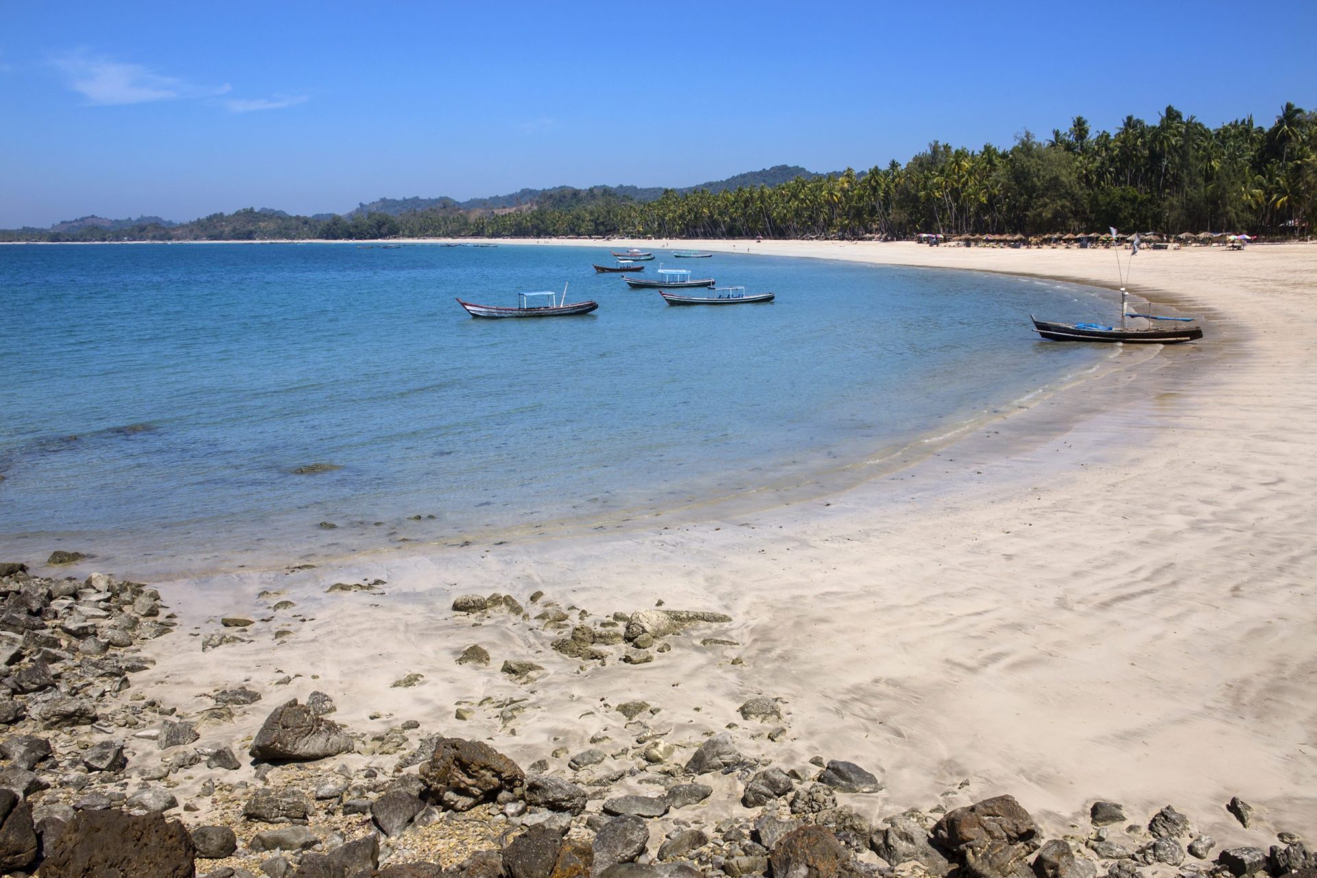 Encontrados numa praia no Myanmar 14 corpos