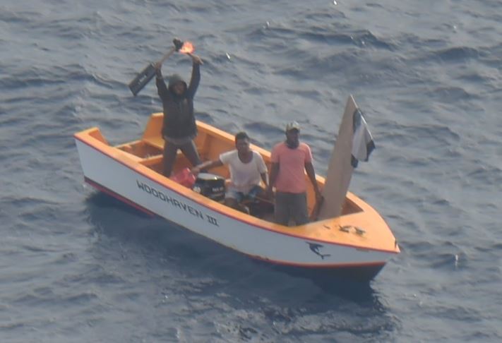 Resgatadas duas embarcações desaparecidas no Oceano Pacífico