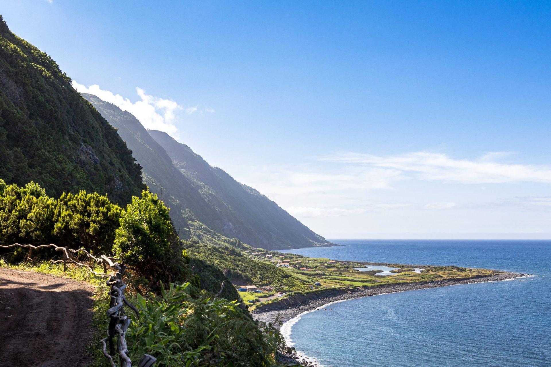 Açores. Marinha resgata dois tripulantes de um veleiro com bandeira francesa