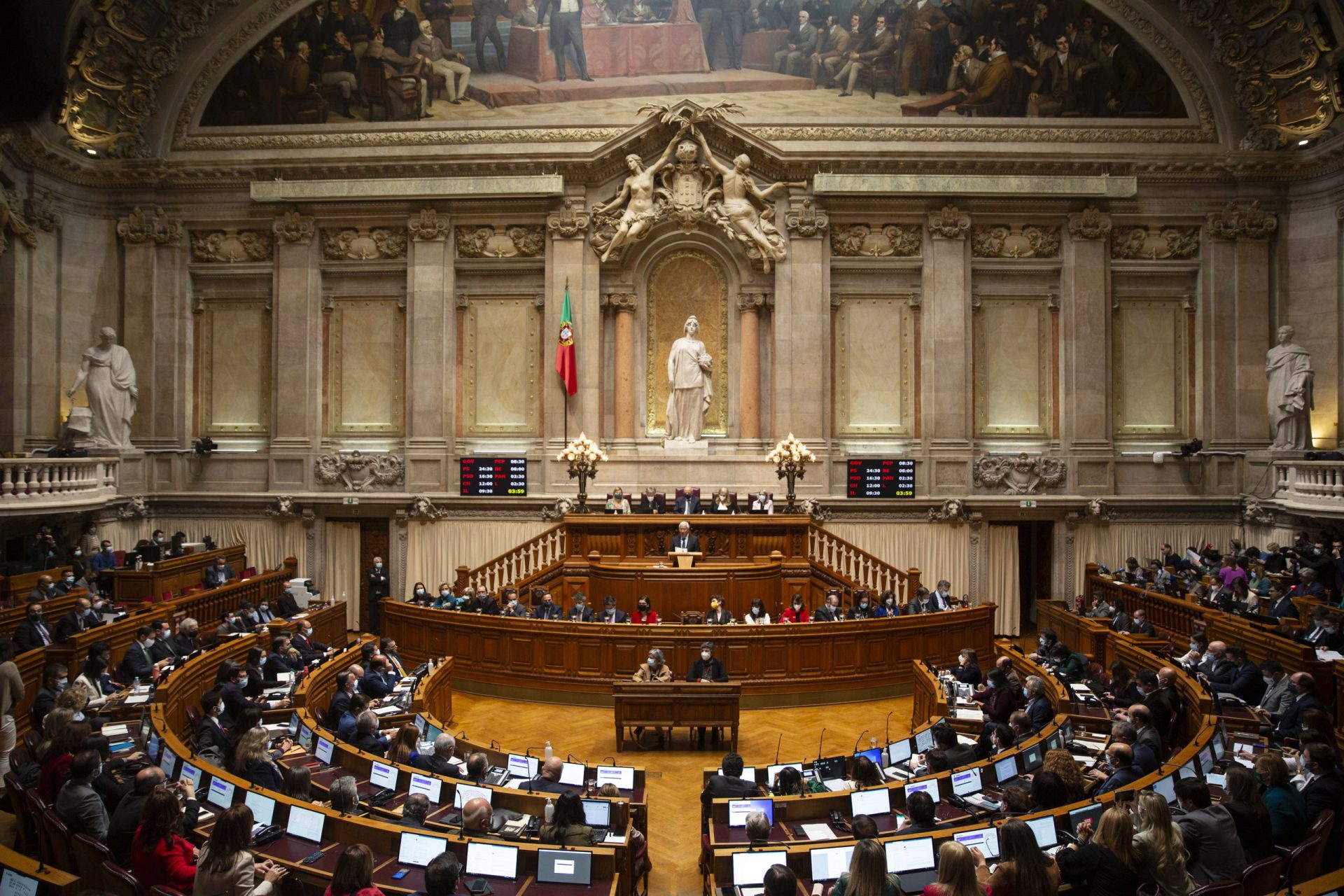 Parlamento vota a favor do “acompanhamento adequado” do pedido da Ucrânia de adesão à UE. Comunistas contra iniciativa