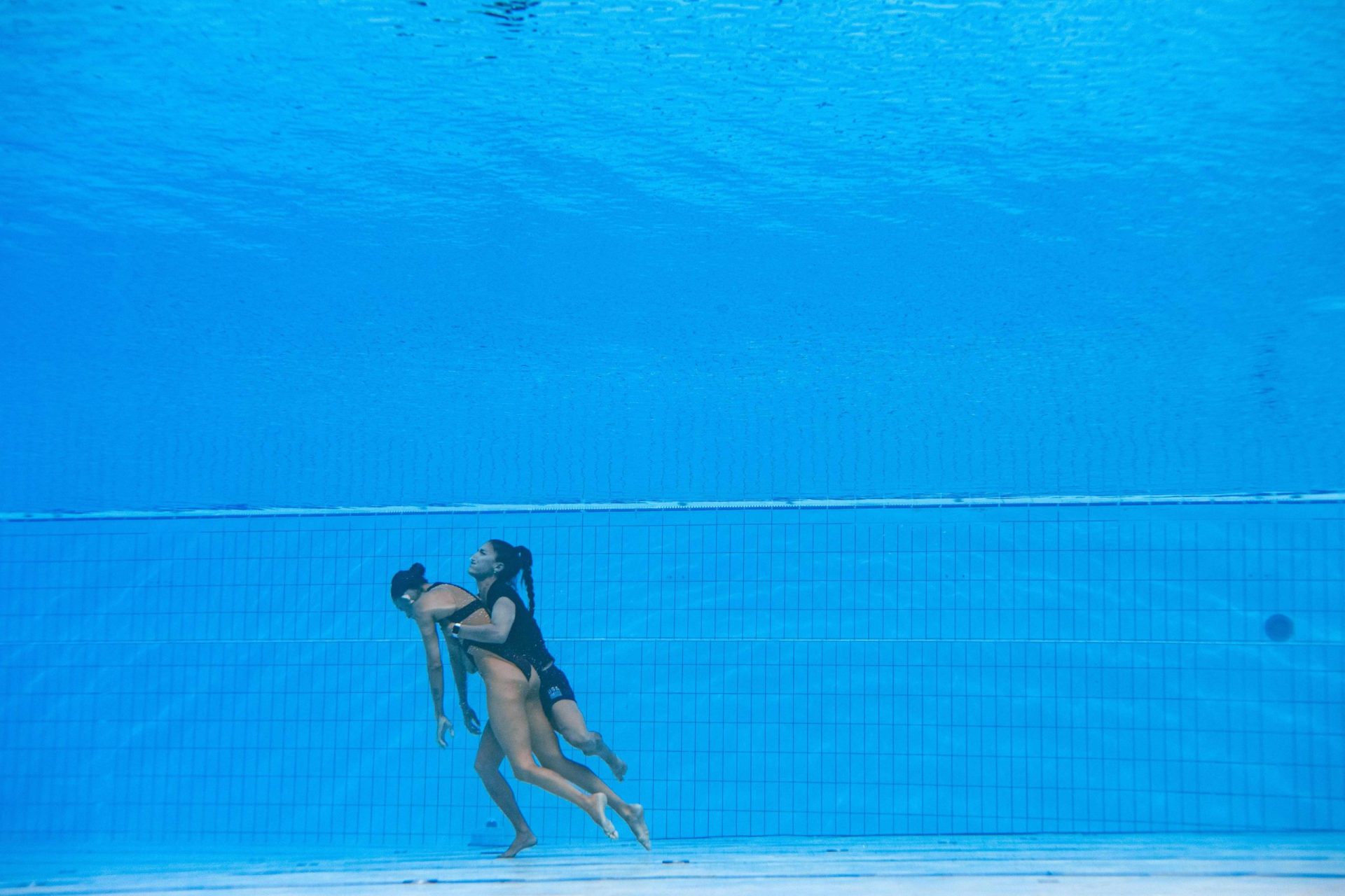 Mundiais de Natação. Nadadora desmaia na piscina e é salva pela treinadora