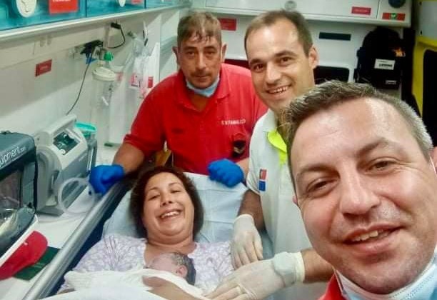 Famalicão. Bebé nasce dentro da ambulância dos bombeiros