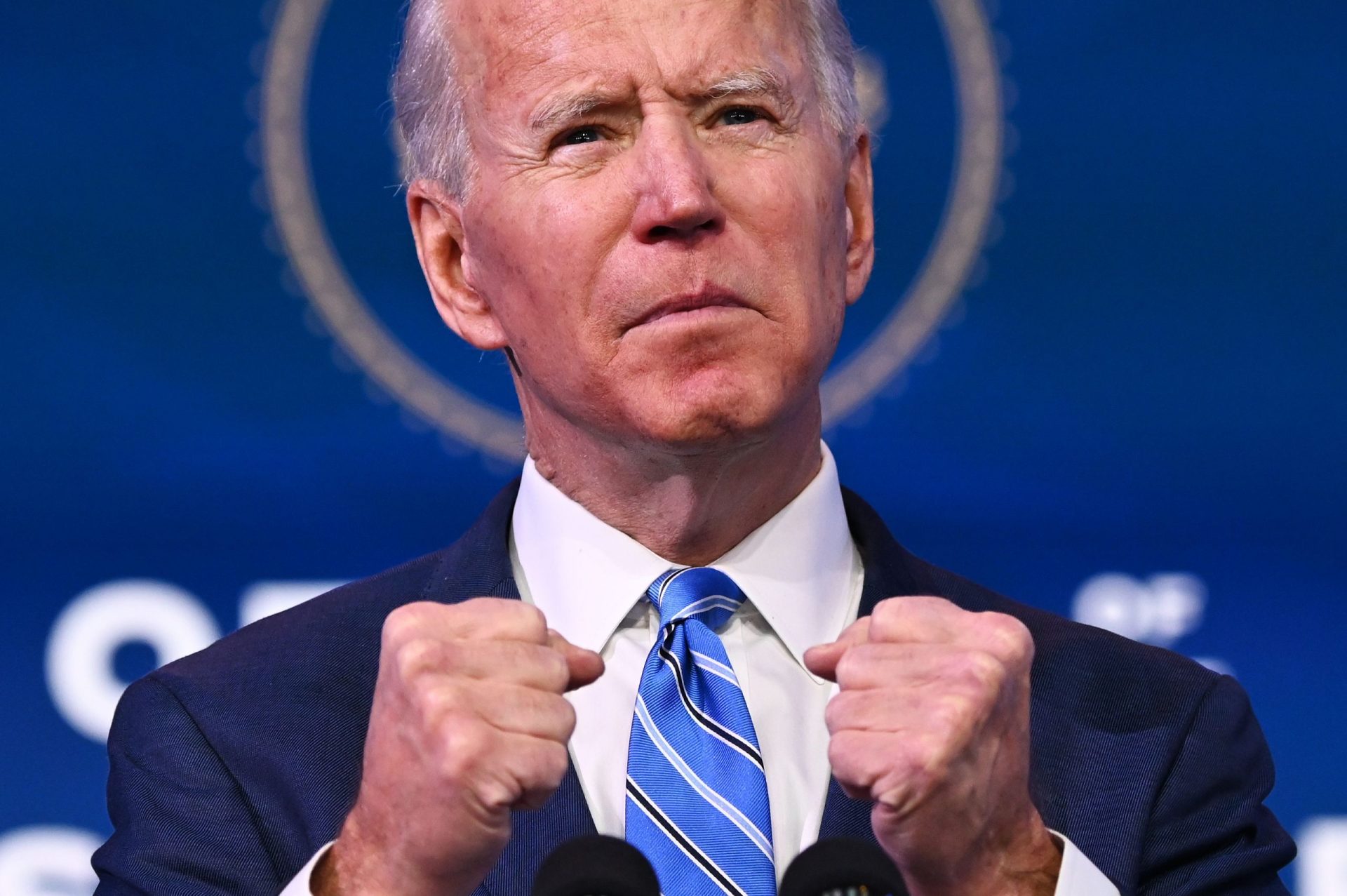 Joe Biden está infetado com covid-19