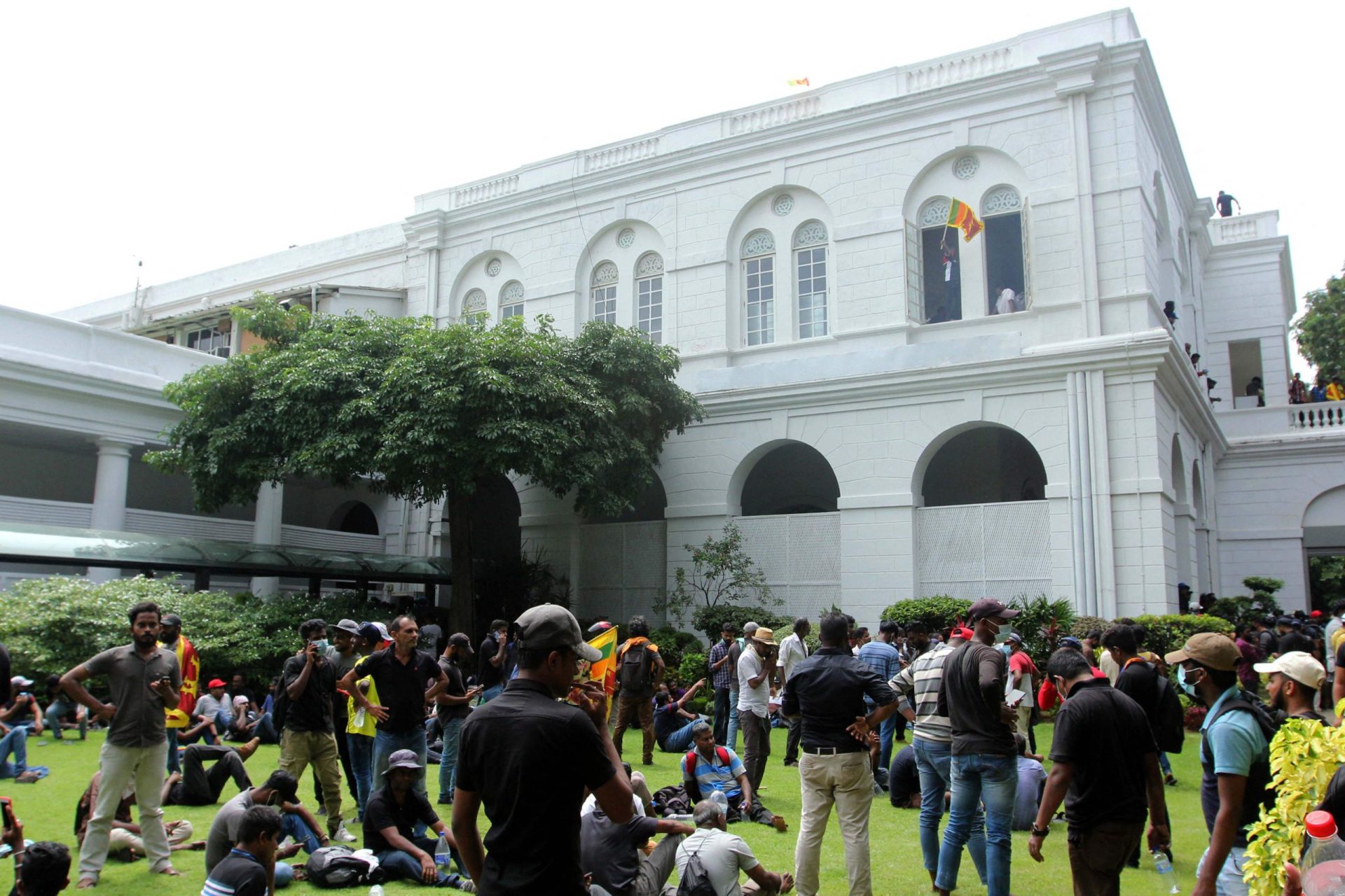 Sri Lanka. Presidente foge da residência oficial antes de ser invadida por manifestantes