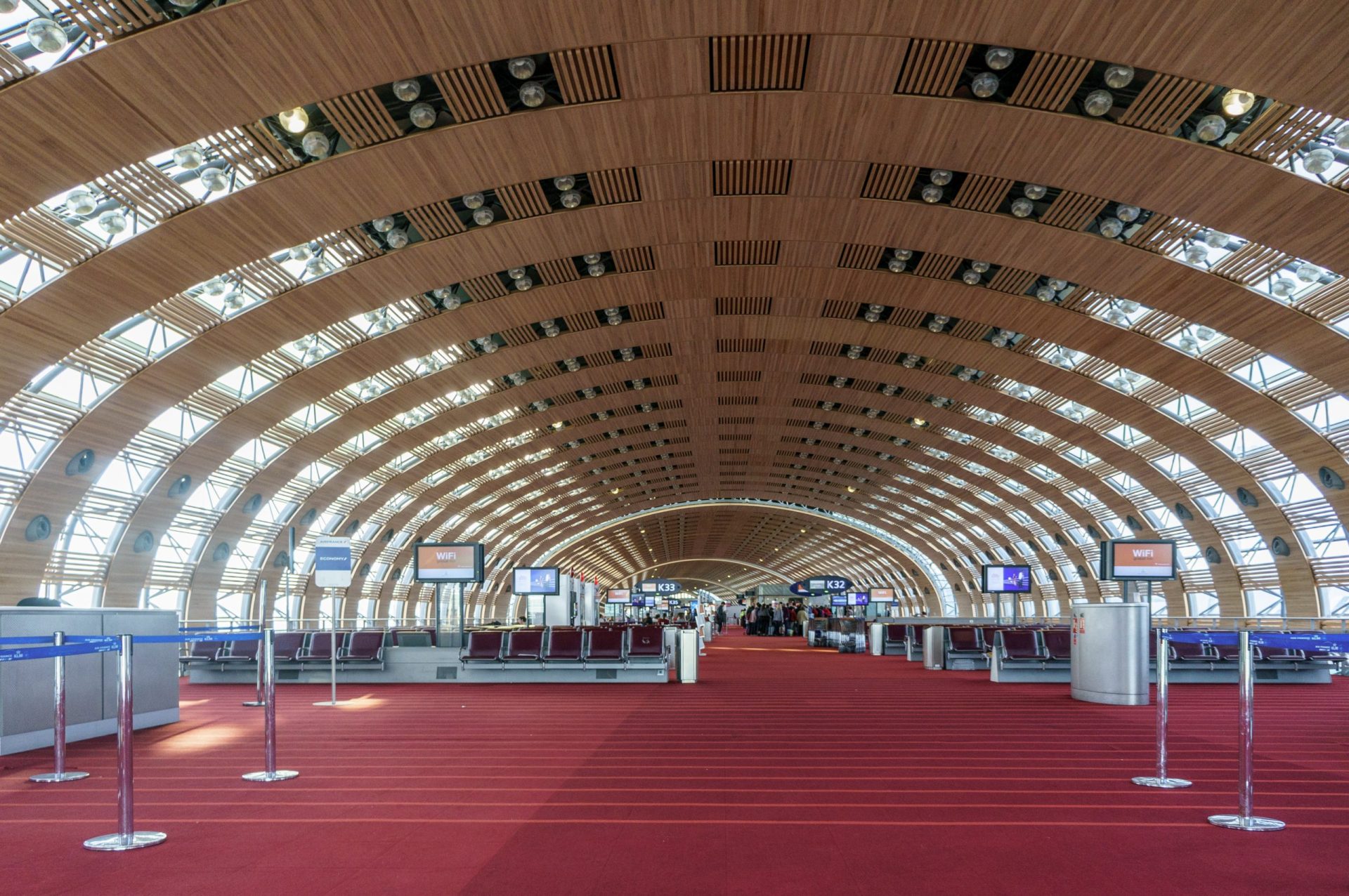 Paris. Homem sem-abrigo morto pela polícia em aeroporto