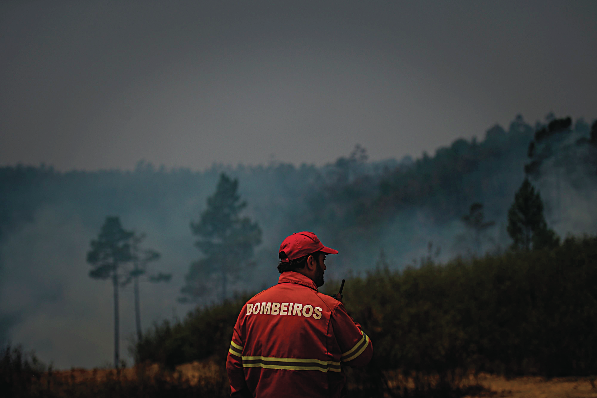 Incêndio na Covilhã ainda mobiliza mais de mil operacionais