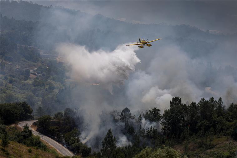 Fogos. Incêndio na Serra do Marão continua a dar luta aos bombeiros