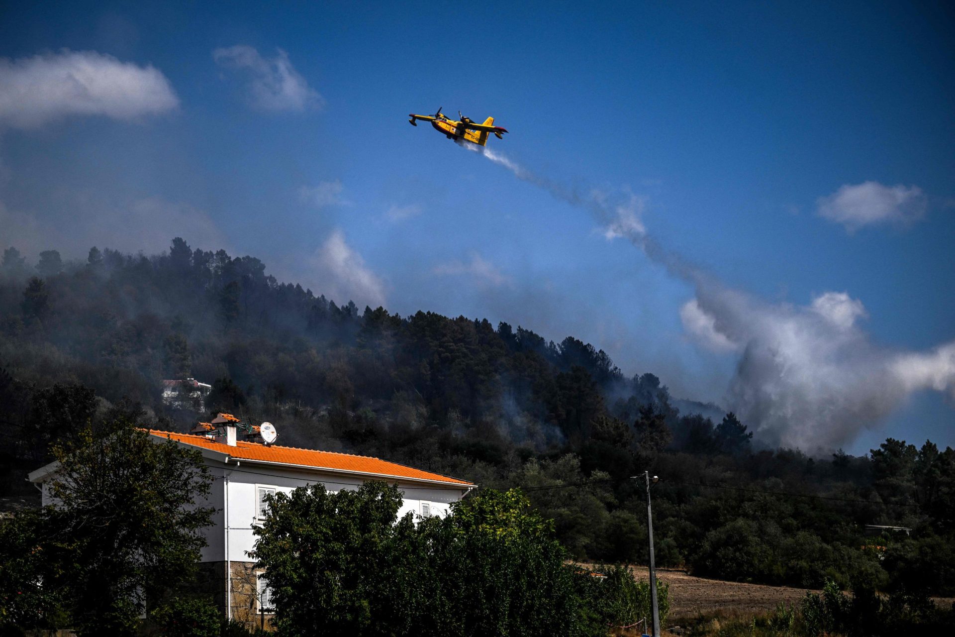 Incêndios. Grécia disponibiliza dois aviões a Portugal