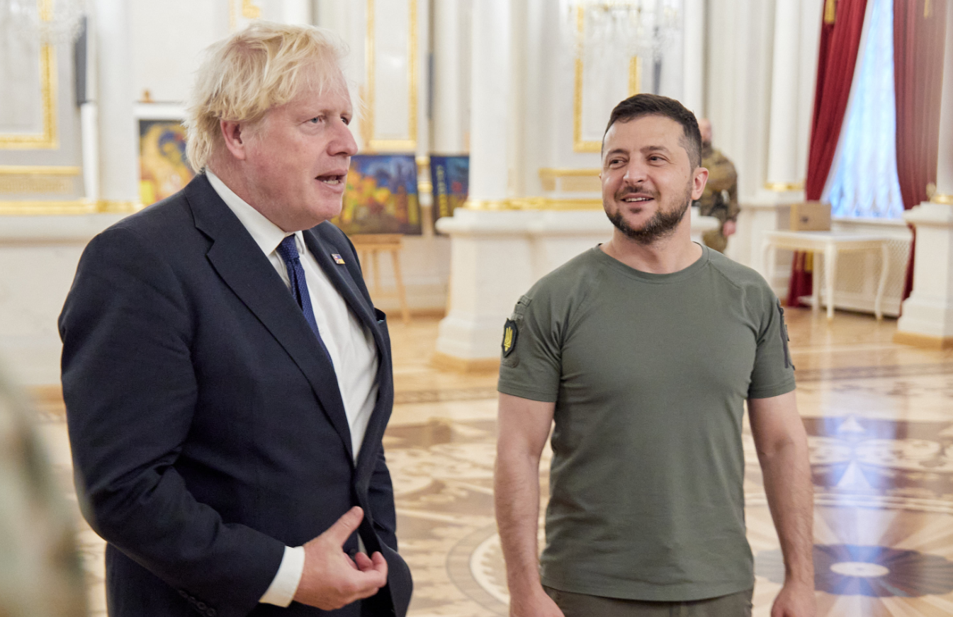 Guerra. Boris Johnson é &#8220;um grande amigo da Ucrânia&#8221;, diz Zelensky