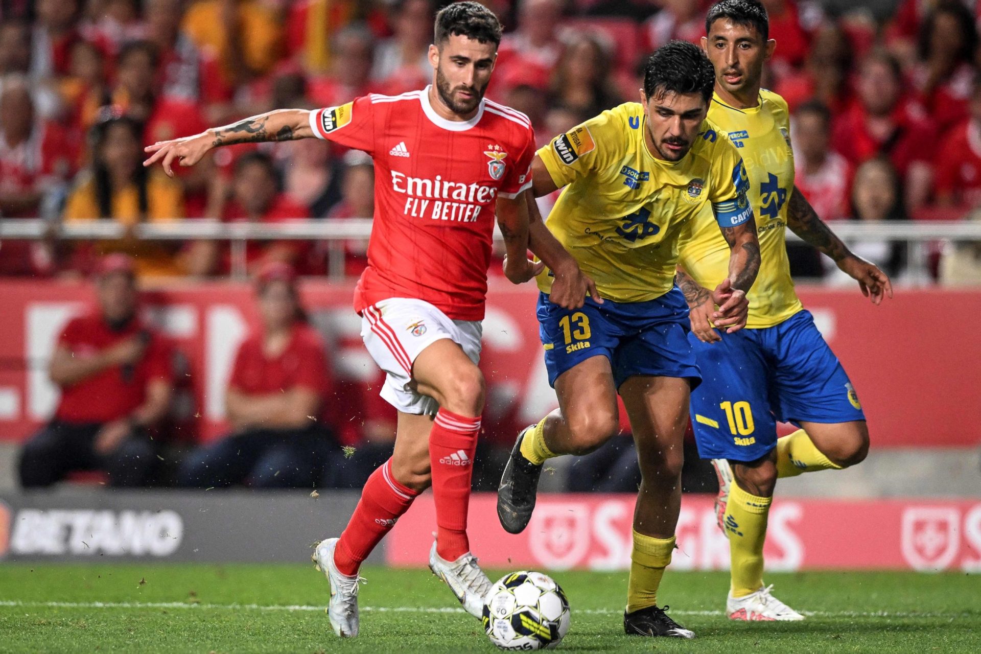 Campeonato começa com goleada do Benfica