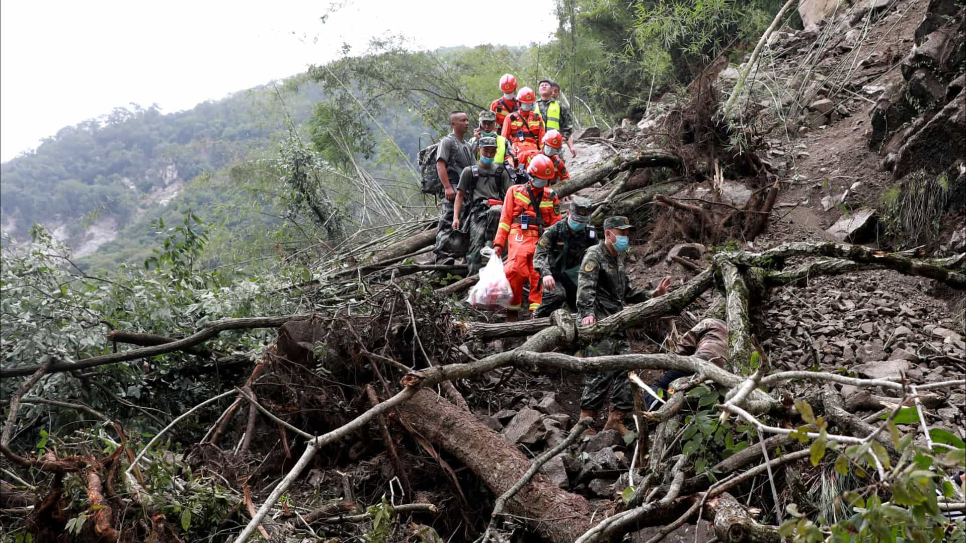 China. Homem resgatado 17 dias depois de terramoto