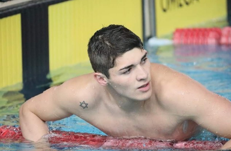 Diogo Ribeiro conquista ouro nos 100 metros mariposa nos Mundiais de juniores