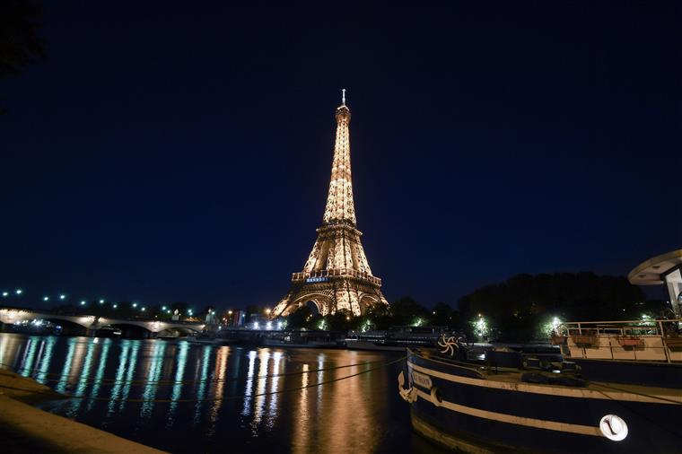 Greve nacional obriga a encerrar a Torre Eiffel