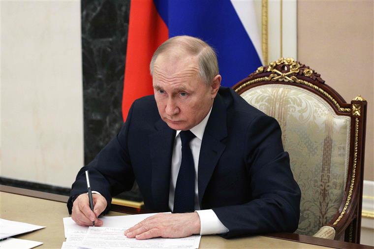 Putin diz a “febre das sanções do ocidente” é a nova pandemia