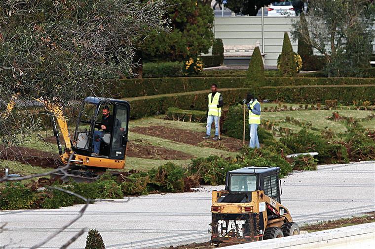 Belém. Turistas recebidos com tapumes