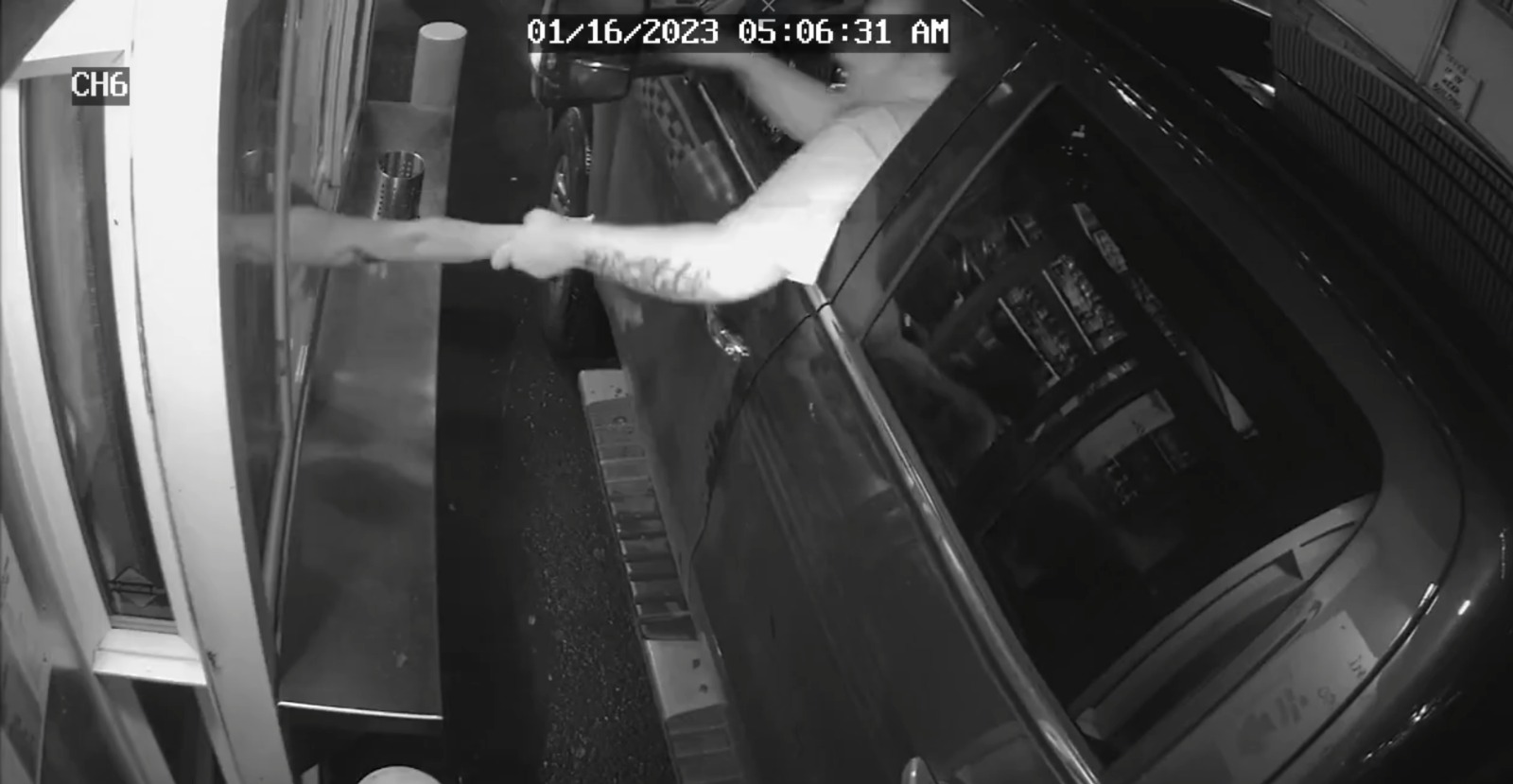 EUA. Homem tenta raptar funcionária de drive-thru pela janela