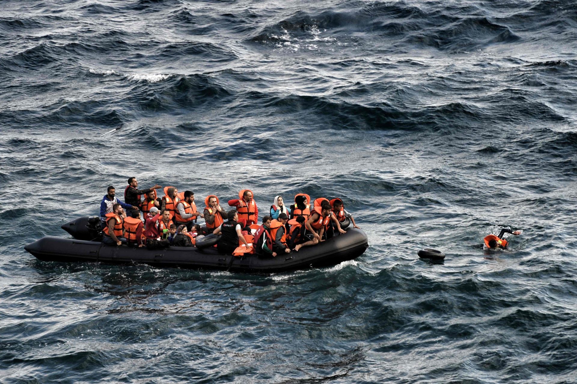 Grécia. Autoridades encontram cadáver de bebé ao largo da costa de Lesbos