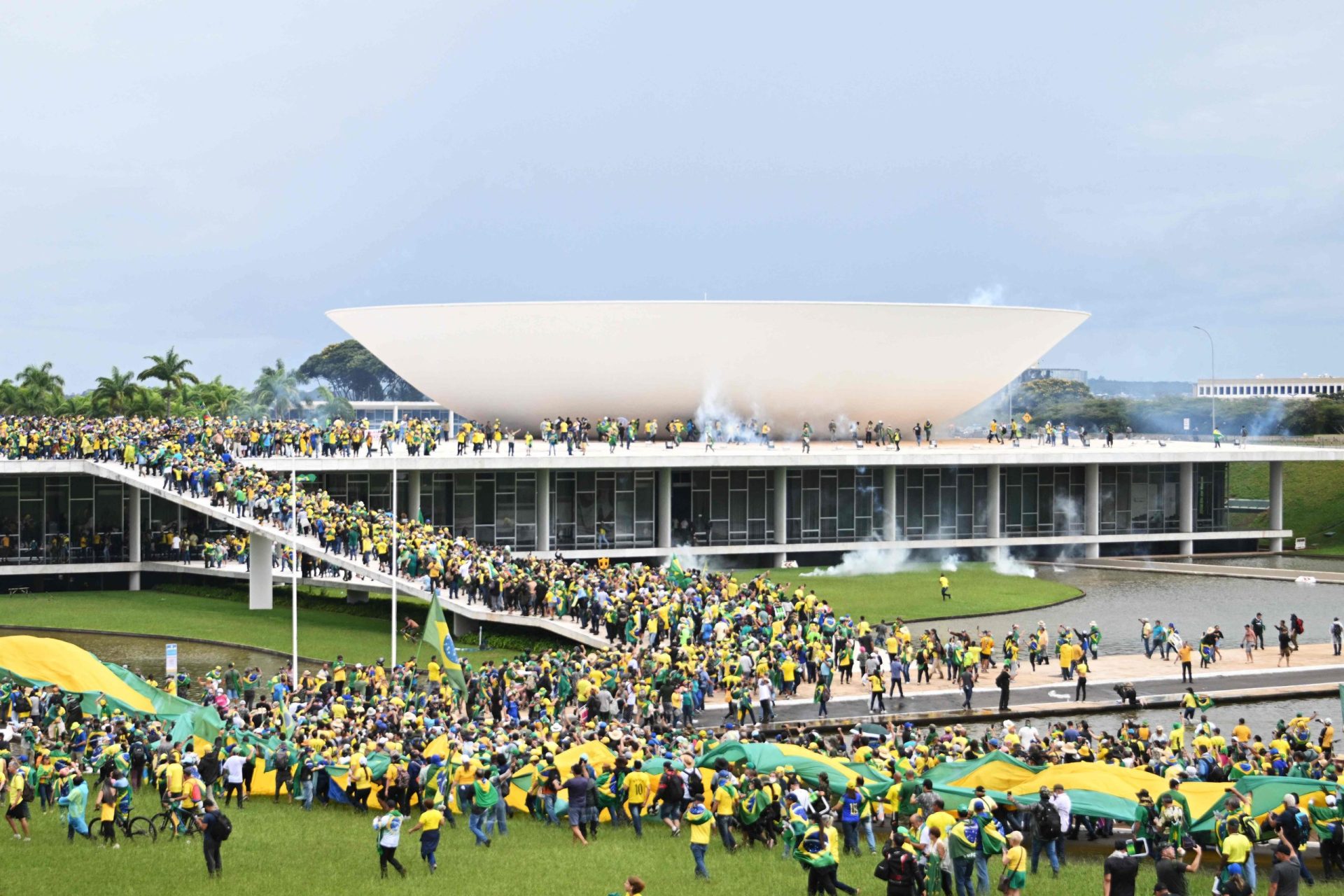 Manifestantes bolsonaristas invadem Congresso Nacional em Brasília