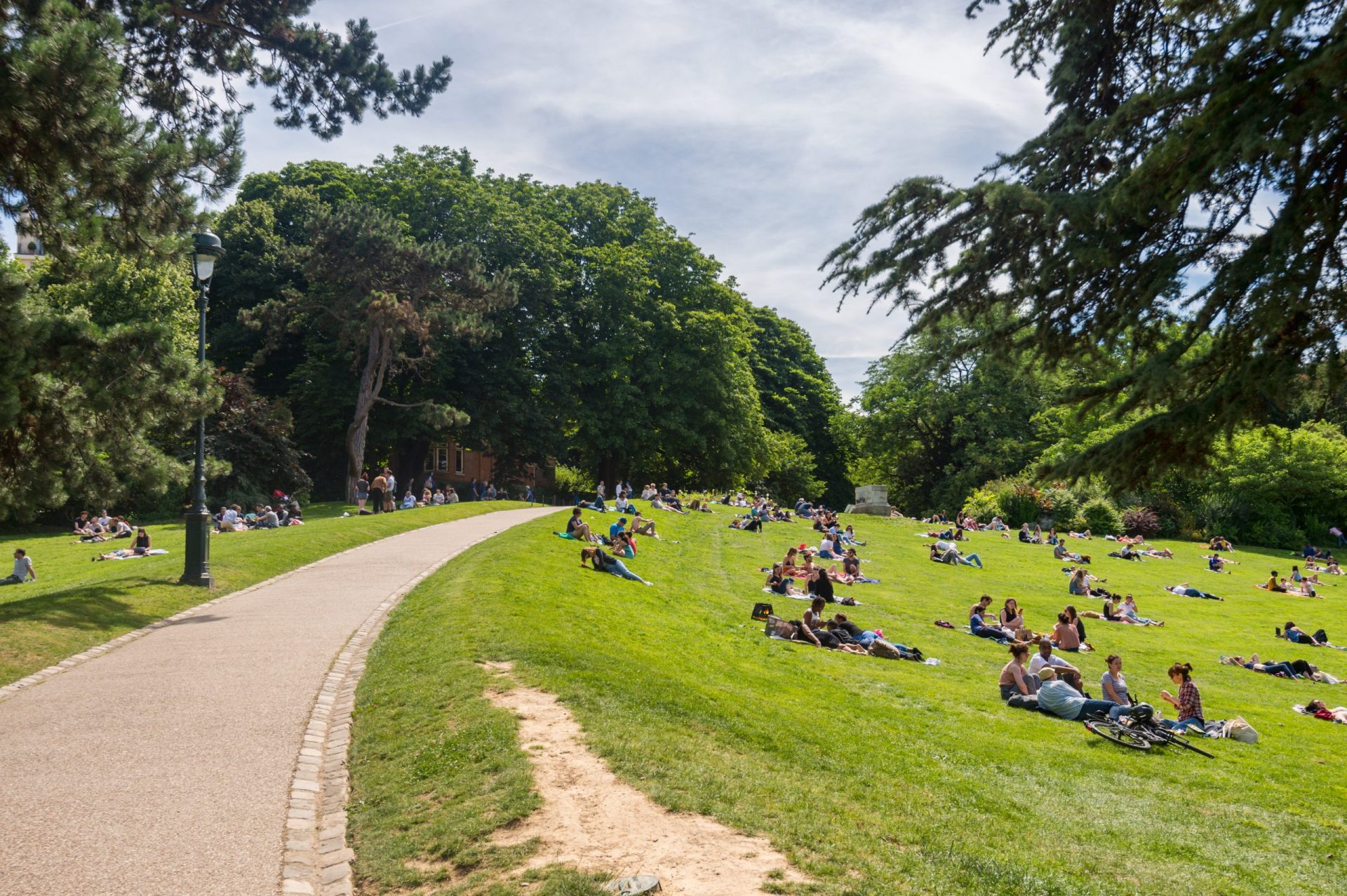 Paris. Cabeça de mulher encontrada em parque um dia após descoberta de outras partes de um corpo