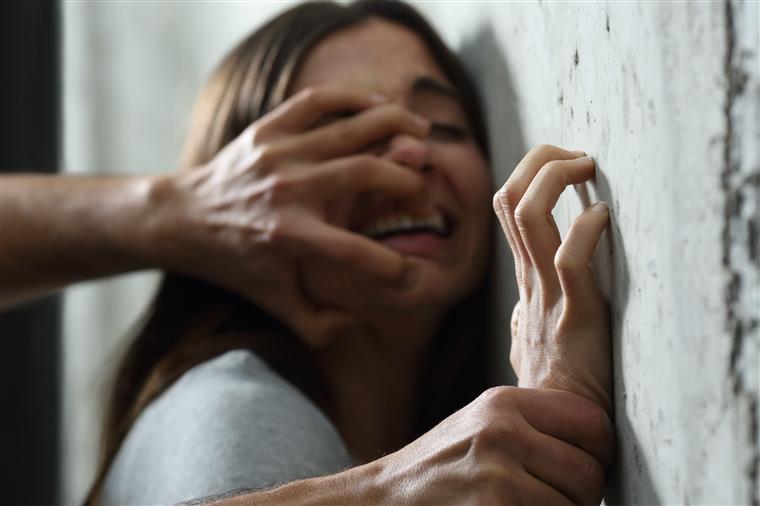 Menina de 12 anos violada por adolescentes em Itália. Crime foi filmado