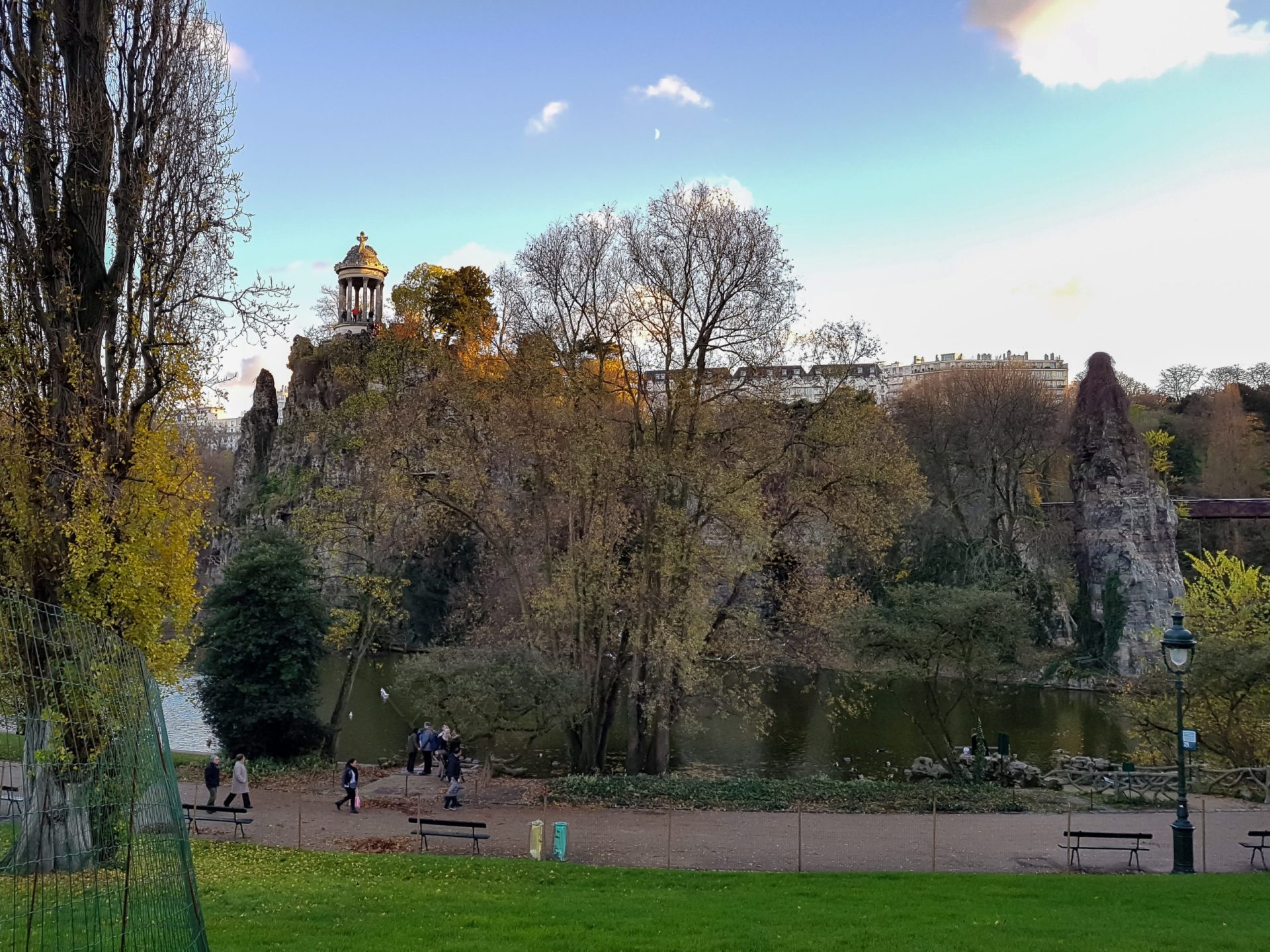 Paris. Identificada mulher esquartejada em caso macabro num parque da capital francesa