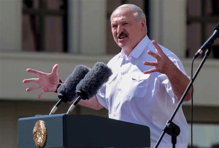 Guerra. Lukashenko convida Biden a ir à Bielorrússia e estar com Putin
