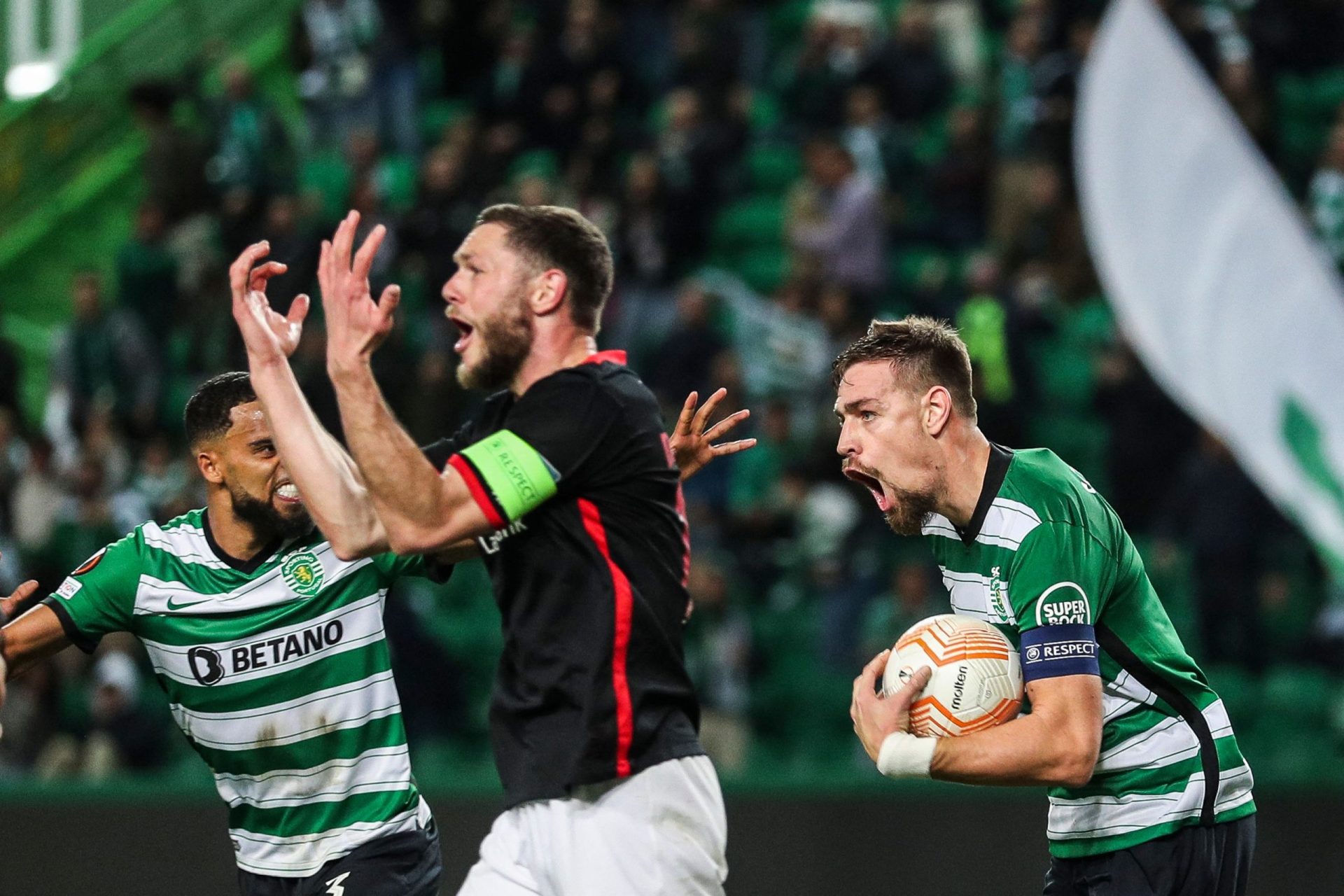 Sporting empata com o Midtjylland