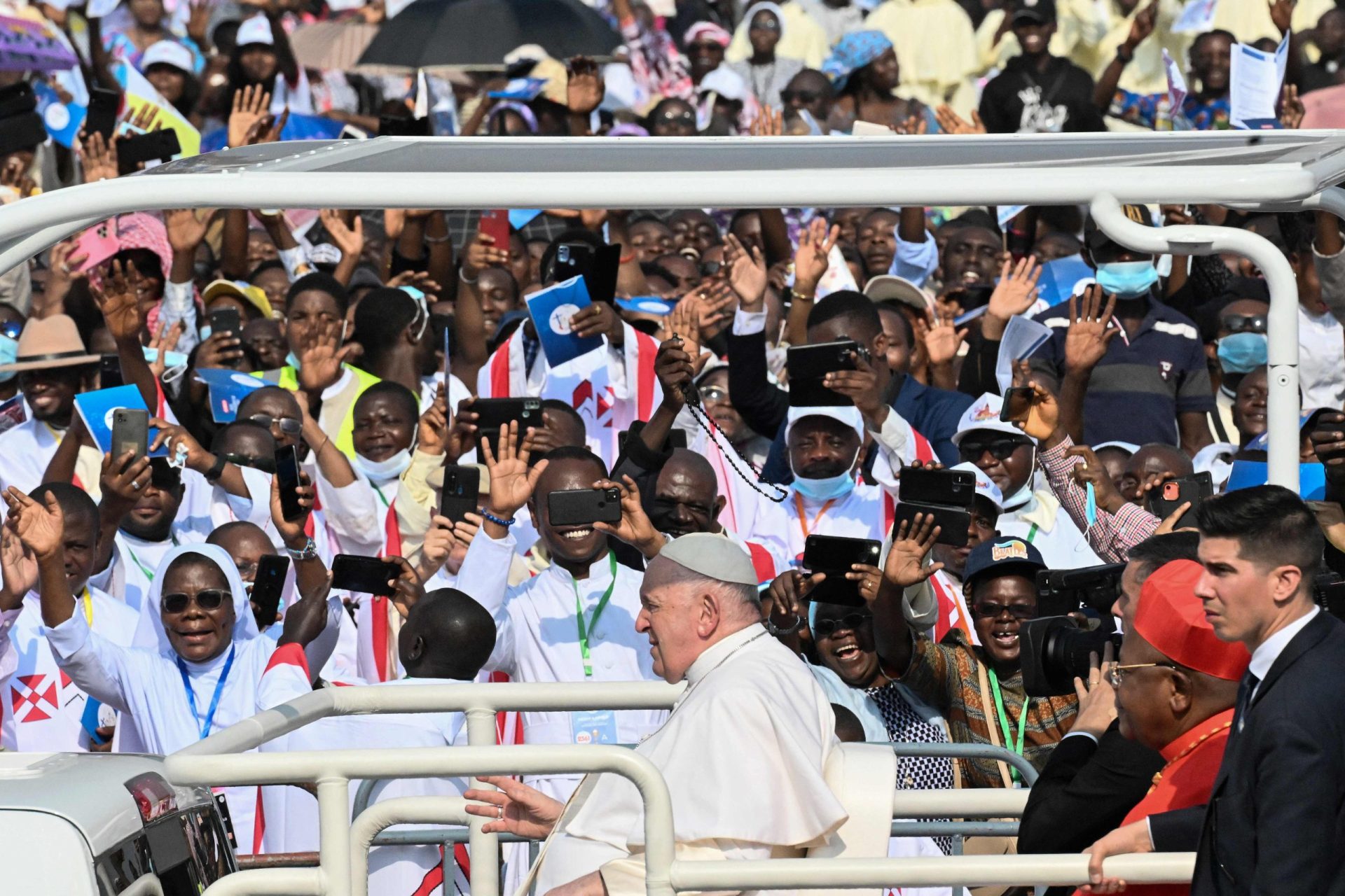 Mais de um milhão de pessoas assistiram à missa do Papa em Kinshasa