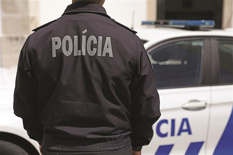 Jovem de 17 anos detido por assaltar outro de 19 com arma branca no Porto