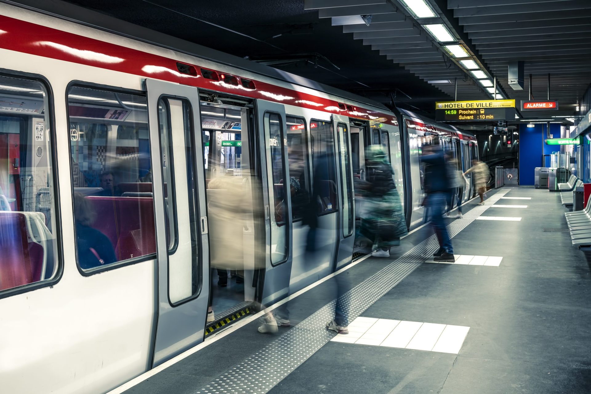 França. Casal homossexual agredido em metro em Lyon